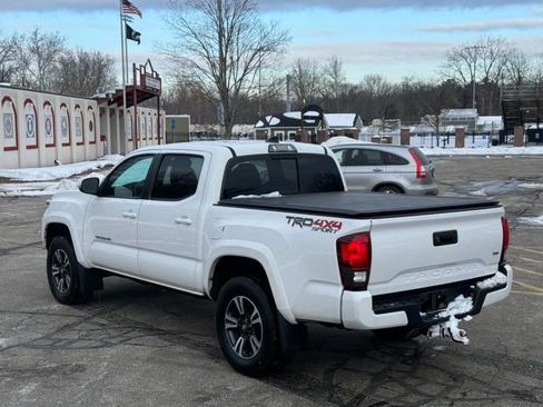 Used 2019 Toyota Tacoma TRD Sport image 7