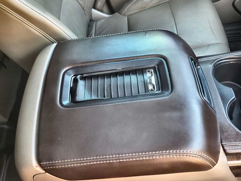 Used 2016 Chevrolet Suburban LT RWD image 20