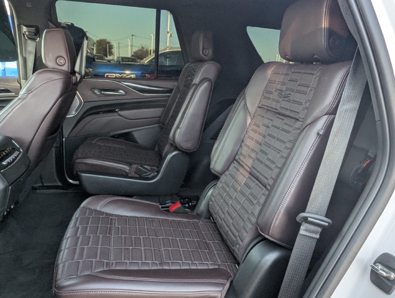 Used 2023 Cadillac Escalade Sport Platinum w/ LPO, Floor Liner Package AWD/4WD image 27
