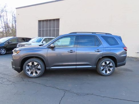 New 2026 Honda Pilot Touring image 3