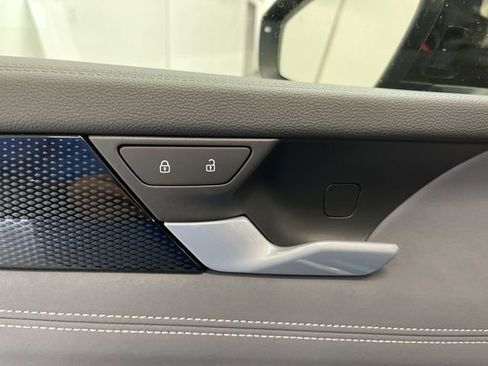 New 2026 Volkswagen Tiguan SE image 28