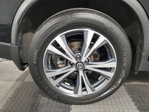 Used 2019 Nissan Rogue SV w/ Premium Package image 7