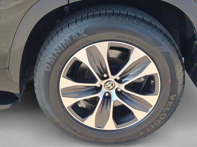 Certified 2022 Toyota Highlander XLE FWD image 23