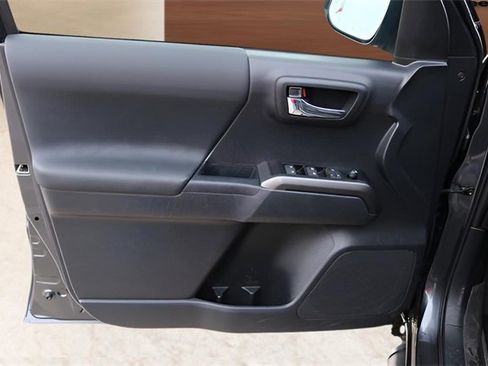 Used 2023 Toyota Tacoma TRD Off-Road image 10