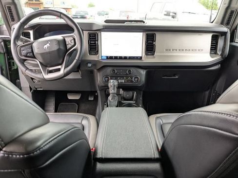 Used 2025 Ford Bronco Outer Banks AWD/4WD image 24
