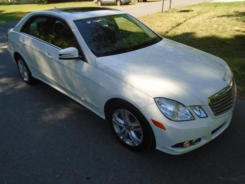 Used 2011 Mercedes-Benz E 350 Sedan image 3
