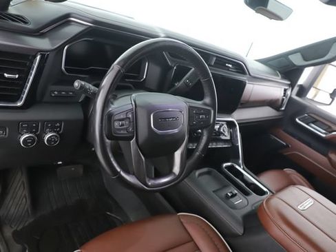 Used 2024 GMC Sierra 3500 Denali Ultimate AWD/4WD image 18