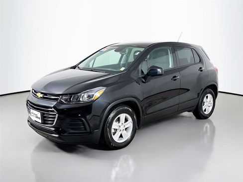 Used 2020 Chevrolet Trax LS w/ Tint and Cruise Package image 5