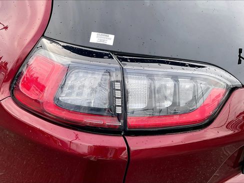 Certified 2019 Jeep Cherokee Latitude w/ Popular Appearance Group image 28