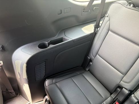 Used 2025 GMC Yukon XL Denali AWD/4WD image 18