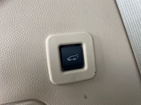 Used 2016 Ford Expedition XLT w/ Equipment Group 202A AWD/4WD image 12