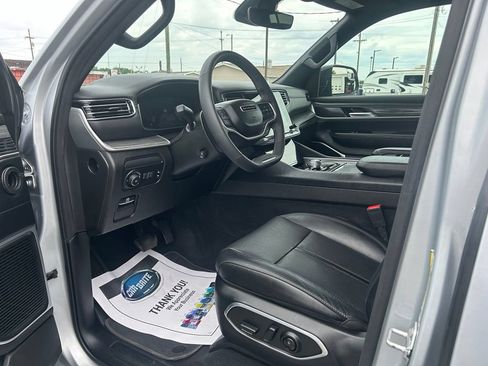 Used 2024 Jeep Wagoneer L Series II w/ Flexible Seating Group AWD/4WD image 13