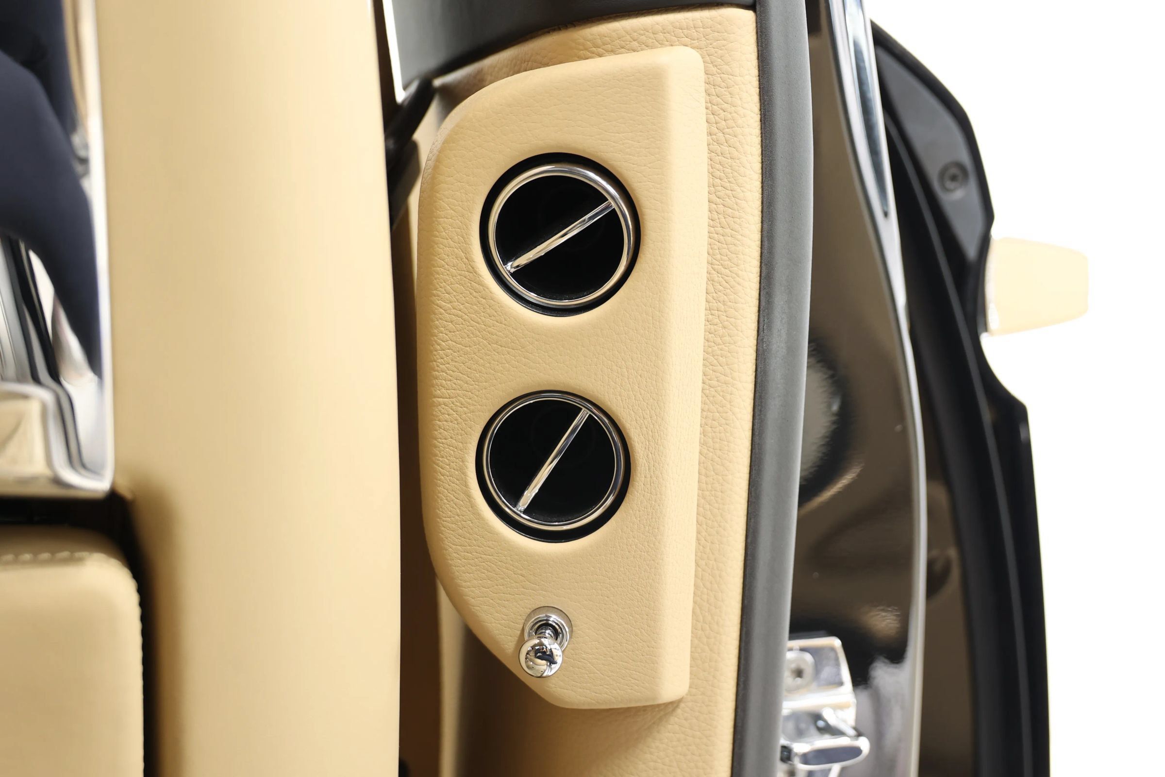 Used 2015 Rolls-Royce Ghost RWD image 97