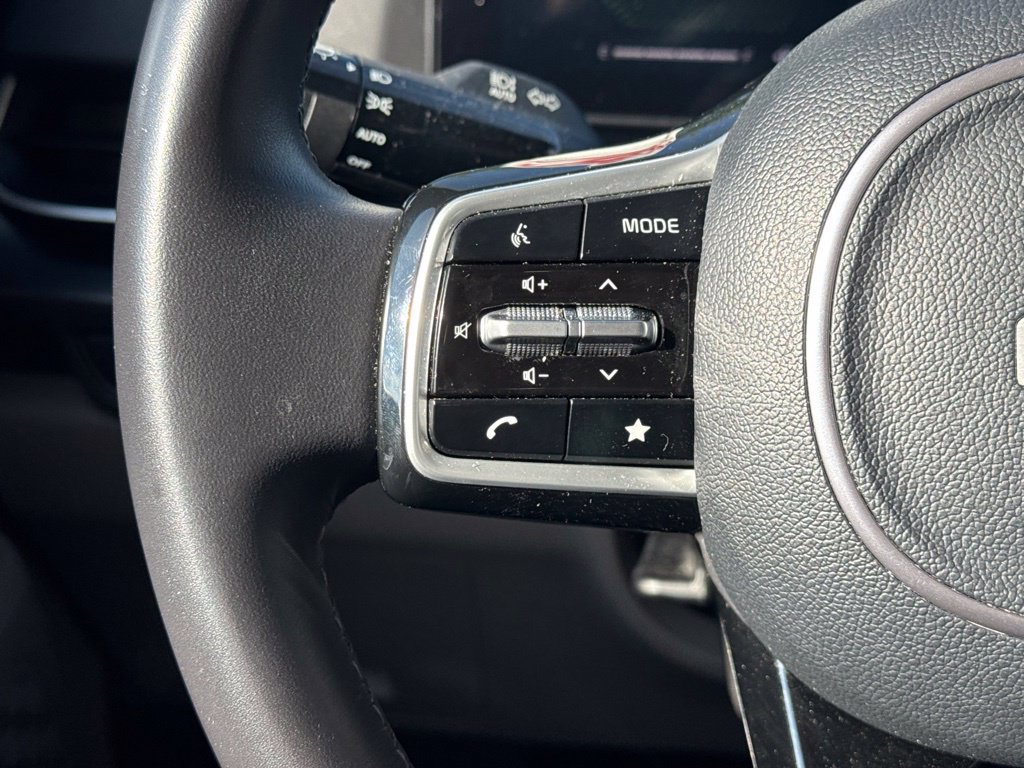 Used 2026 Kia Carnival FWD image 31