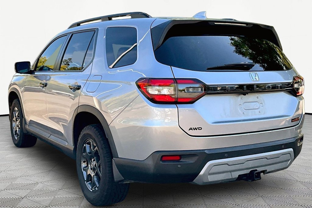 Certified 2025 Honda Pilot TrailSport image 4