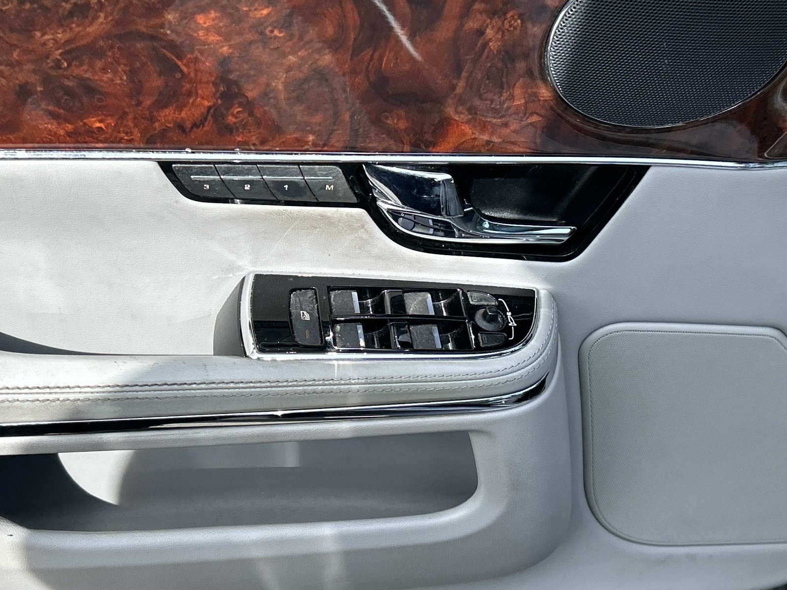 Used 2012 Jaguar XJ RWD image 20