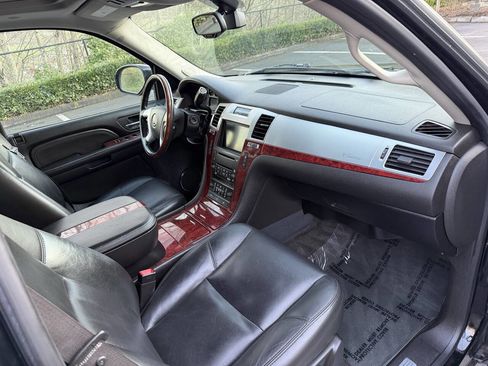 Used 2007 Cadillac Escalade AWD w/ Information Package image 15