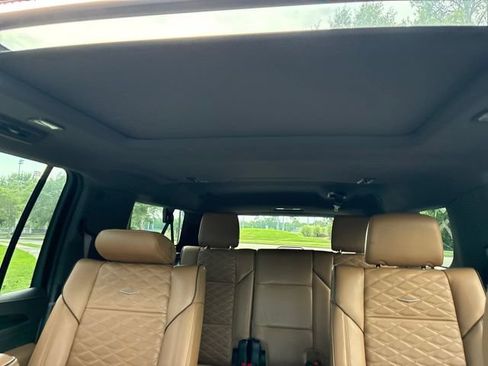 Used 2022 Cadillac Escalade ESV Premium Luxury AWD/4WD image 35