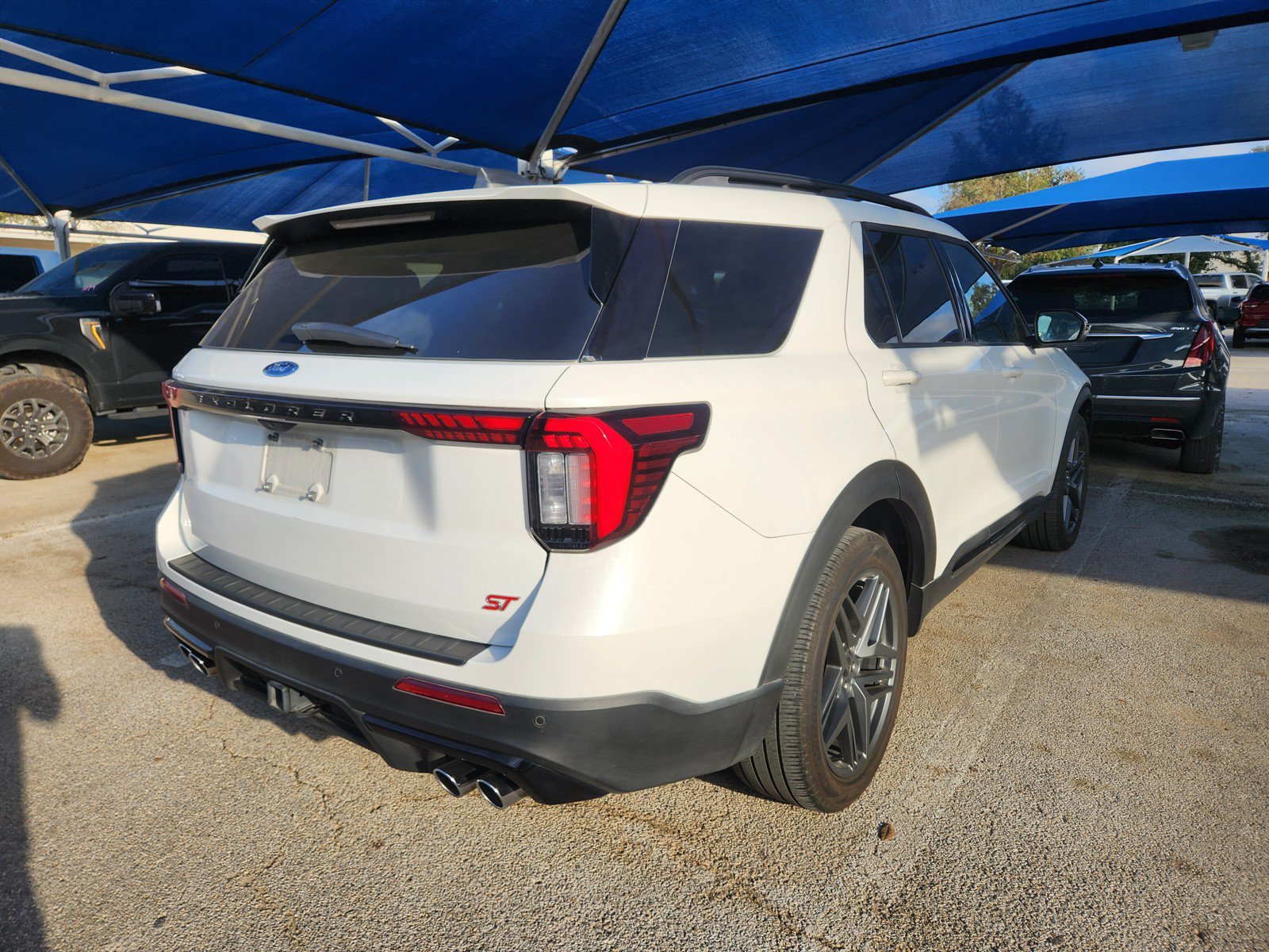 Used 2025 Ford Explorer ST AWD/4WD image 4