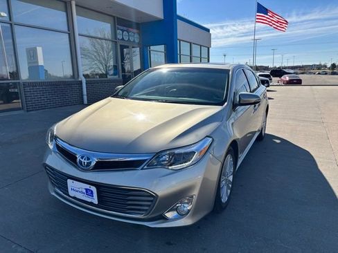 Used 2015 Toyota Avalon Limited image 1