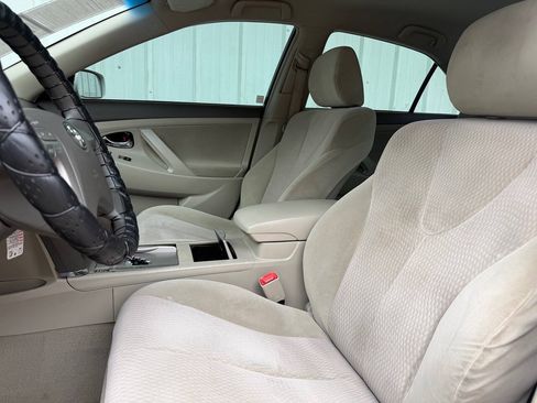 Used 2010 Toyota Camry SE FWD image 12