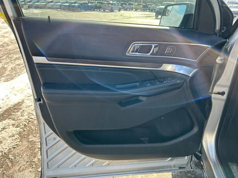 Used 2017 Ford Explorer Limited image 14