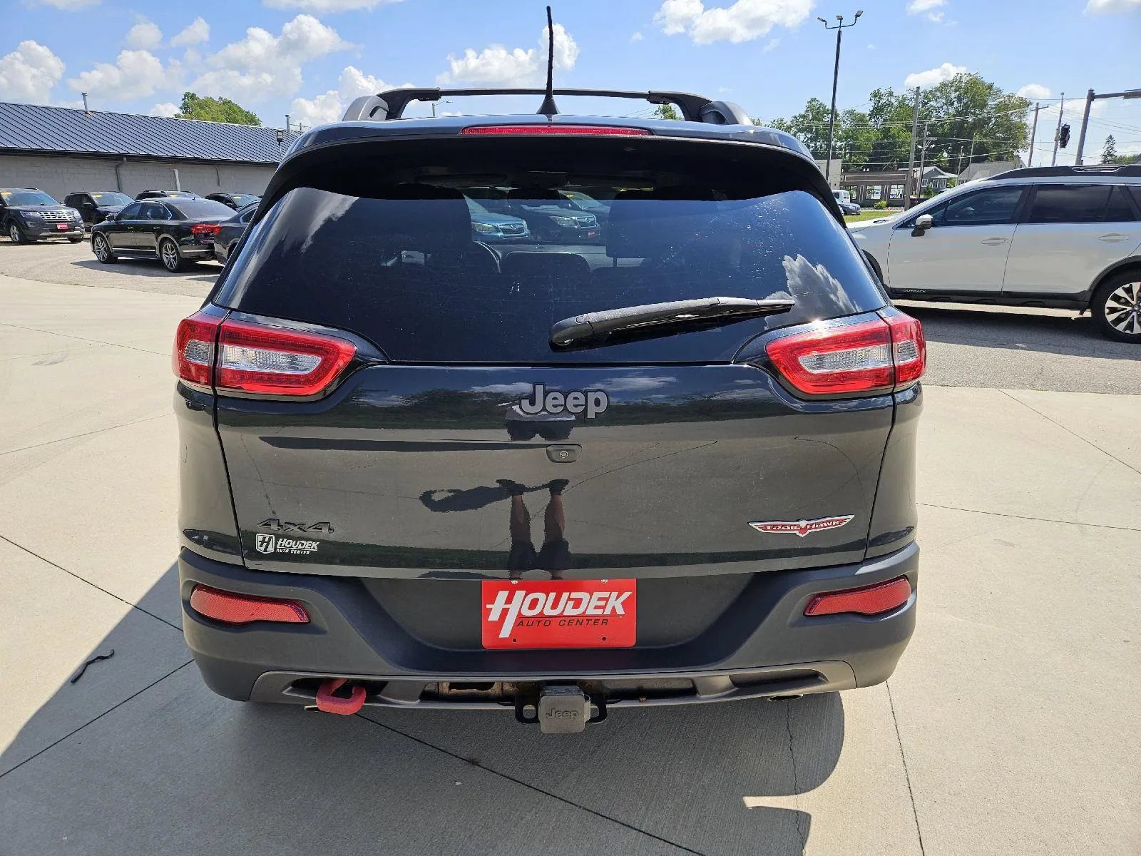 Used 2016 Jeep Cherokee Trailhawk w/ Comfort/Convenience Group AWD/4WD image 7