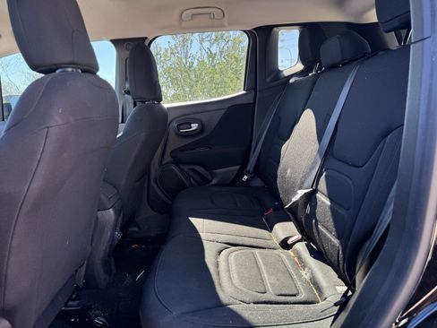 Used 2020 Jeep Renegade Latitude image 12