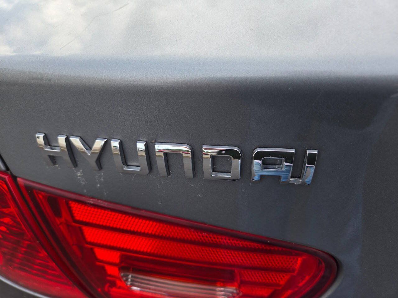 Used 2010 Hyundai Elantra GLS FWD image 11