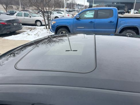 Used 2023 Toyota Corolla SE image 7