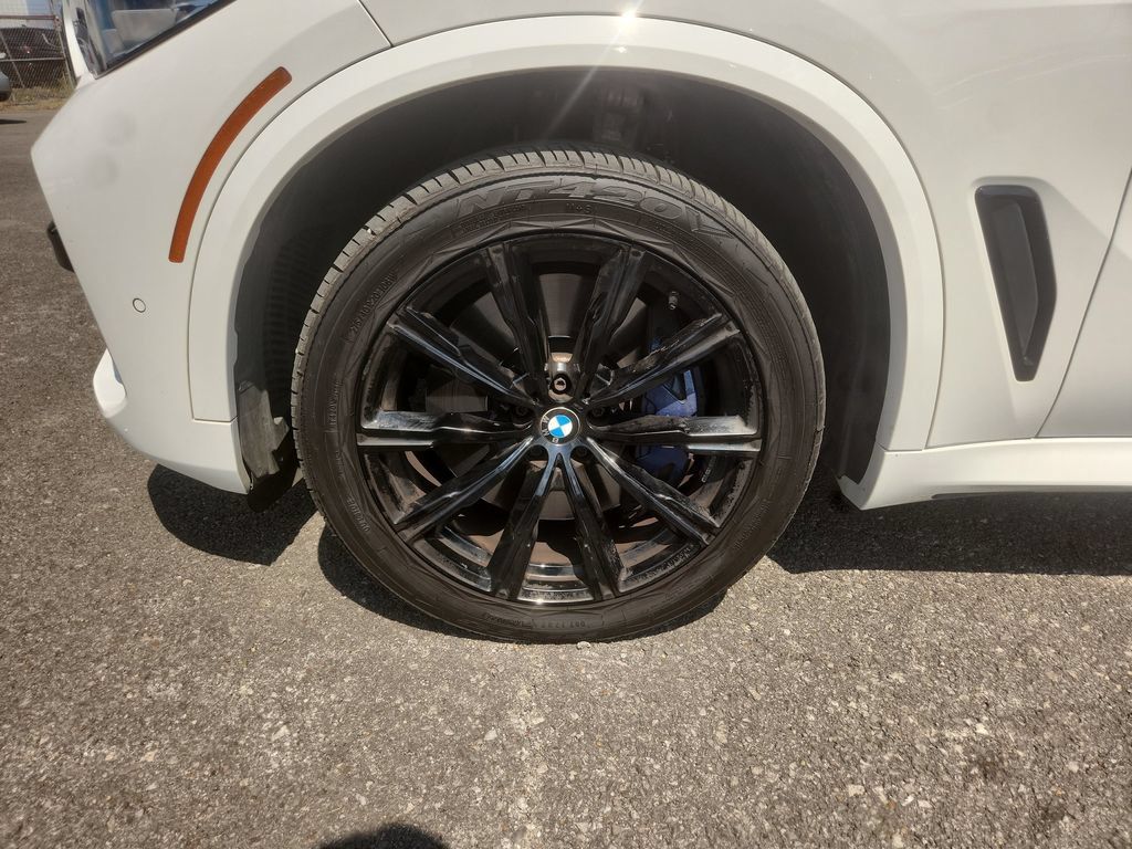 Used 2020 BMW X5 M50i AWD/4WD image 31