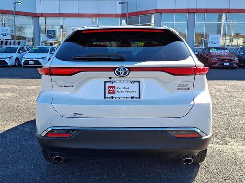 Certified 2022 Toyota Venza XLE image 6
