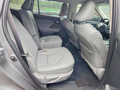 Used 2026 Toyota Highlander XLE AWD/4WD image 9