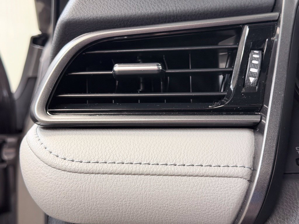 Used 2020 Toyota Camry SE FWD image 37