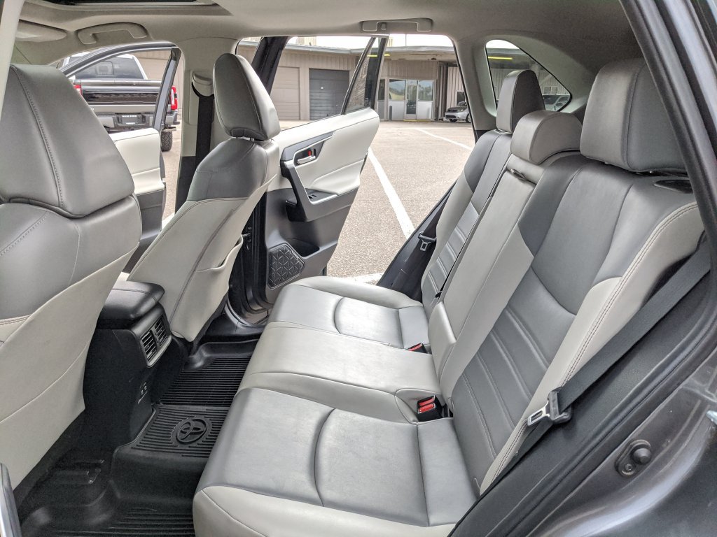 Used 2019 Toyota RAV4 XLE Premium w/ Cold Weather Package AWD/4WD image 16