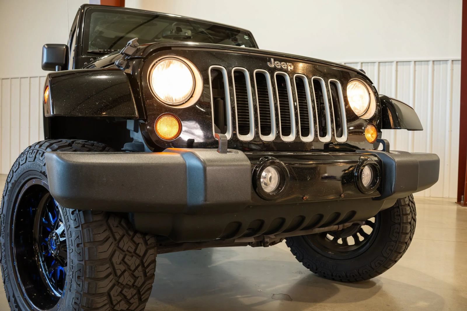 Used 2018 Jeep Wrangler Unlimited Sahara w/ Connectivity Group AWD/4WD image 12