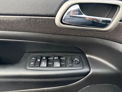 Used 2017 Jeep Grand Cherokee Altitude RWD image 24