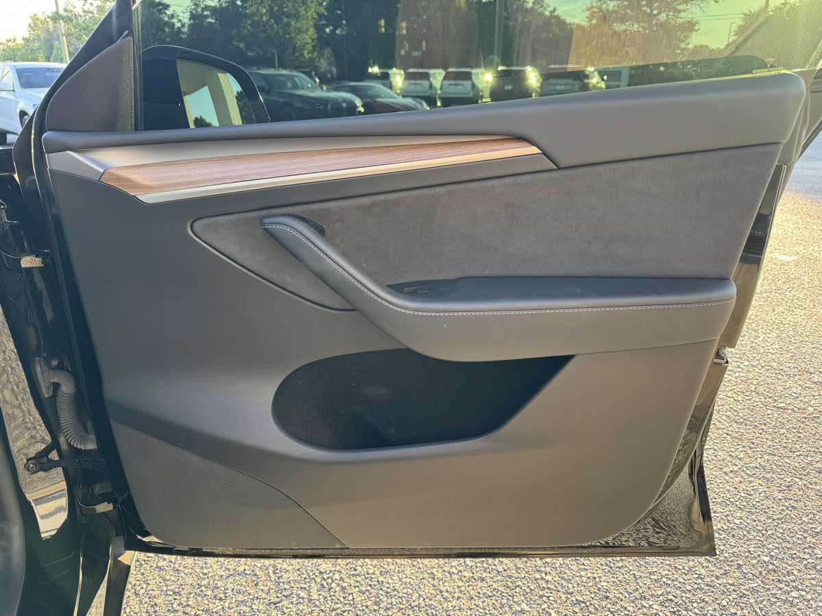 Used 2022 Tesla Model Y Performance AWD/4WD image 23