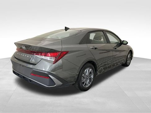 Used 2024 Hyundai Elantra SEL FWD image 5