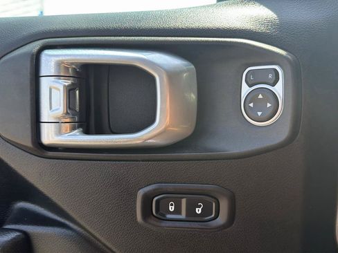 Used 2019 Jeep Wrangler Unlimited Sport S AWD/4WD image 14