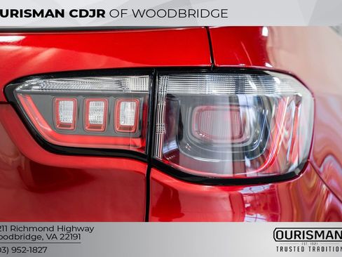 Certified 2025 Jeep Compass Latitude w/ Sun & Sound Group AWD/4WD image 7