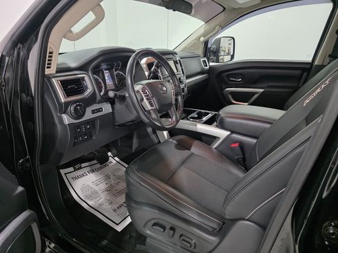 Used 2019 Nissan Titan S image 17