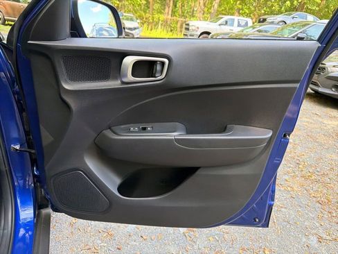 Used 2021 Hyundai Venue SE FWD image 10