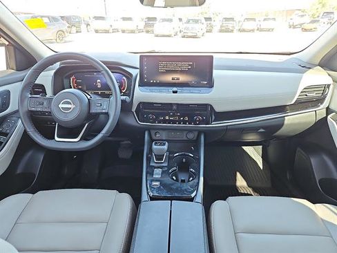 Used 2024 Nissan Rogue SL w/ SL Premium Package image 10