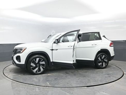Used 2025 Volkswagen Atlas Cross Sport SE image 27