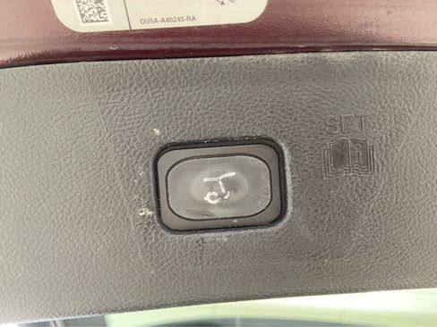 Used 2019 Ford Edge Titanium image 9