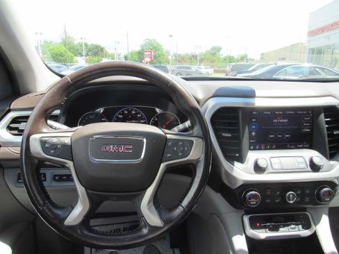 Used 2020 GMC Acadia SLT w/ Driver Alert Package II AWD/4WD image 15