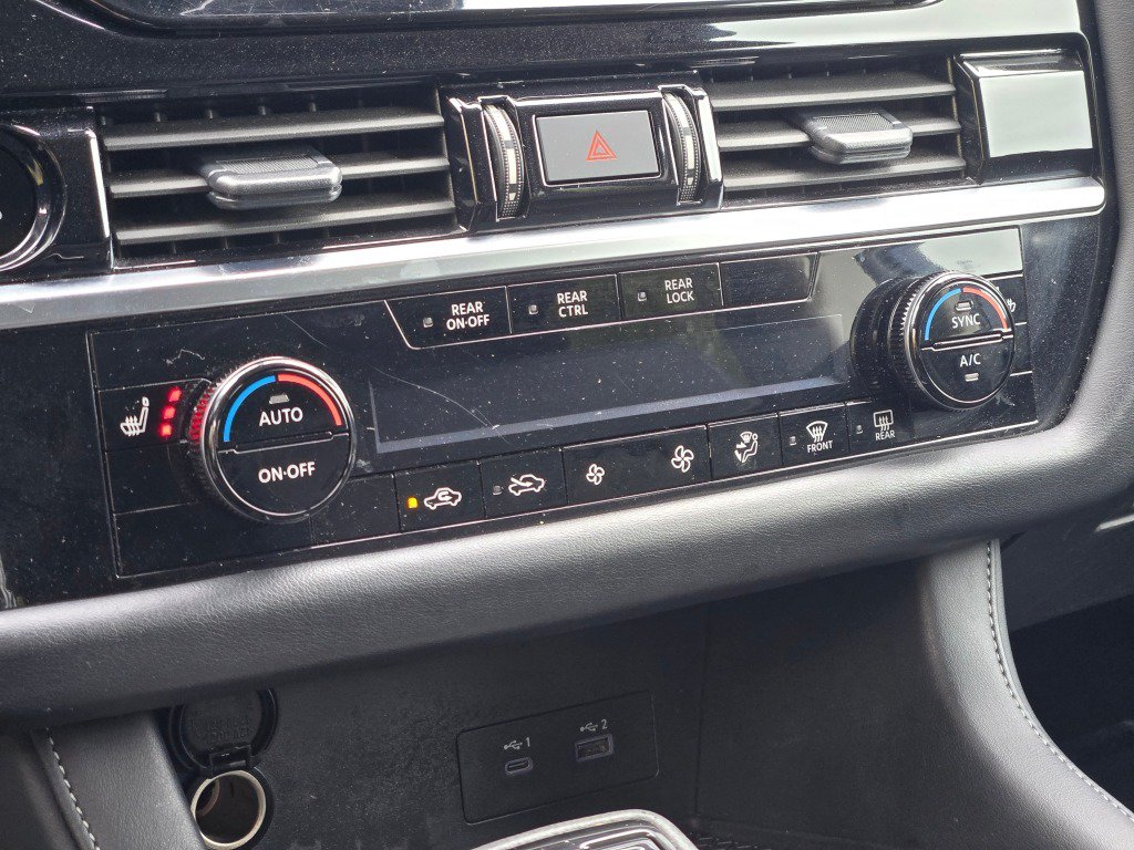 Used 2025 Nissan Pathfinder SV FWD image 29