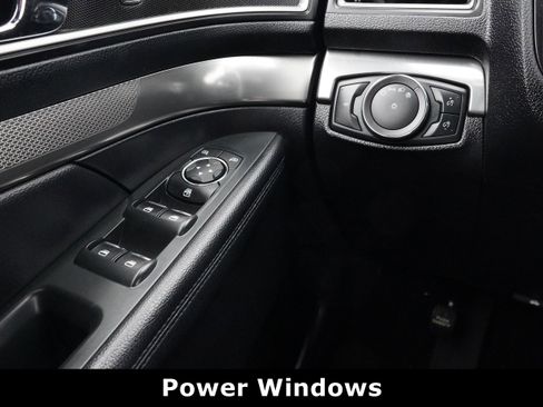 Used 2019 Ford Explorer XLT image 29