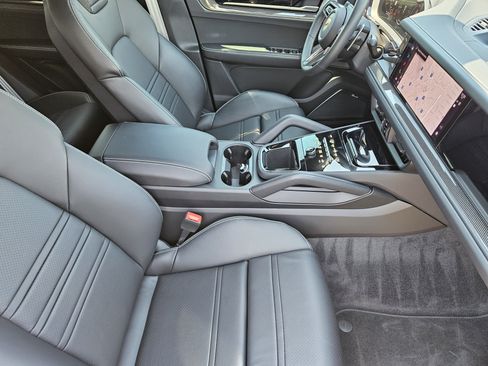 Certified 2026 Porsche Cayenne Turbo GT AWD/4WD image 15